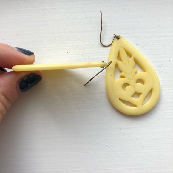 Vintage yellow ivory Victorian-style drop earrings - Picture 6 of 7